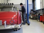 Automobiler Traum aus den 1960er-Jahren: Enzo Frey verpasst einem frisch restaurierten Facel Vega den letzten Schliff.
